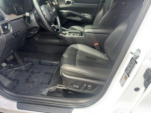 Glacial White Pearl 2023 Kia Sorento S