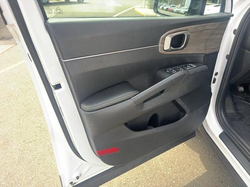 Glacial White Pearl 2023 Kia Sorento S