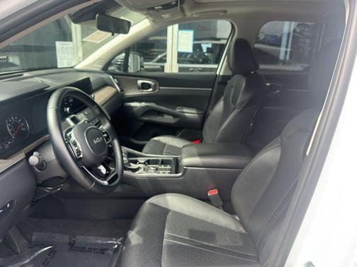 Glacial White Pearl 2023 Kia Sorento S
