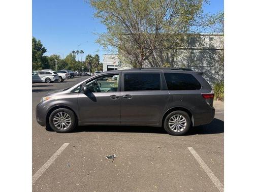 2017 Toyota Sienna XLE