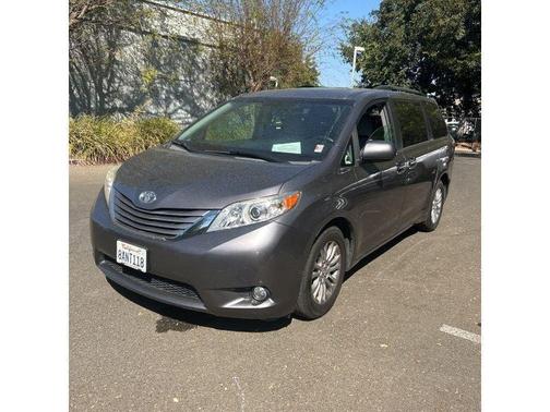 2017 Toyota Sienna XLE