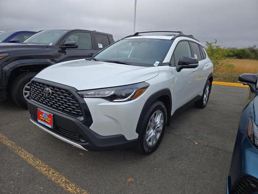 2025 Toyota Corolla Cross LE