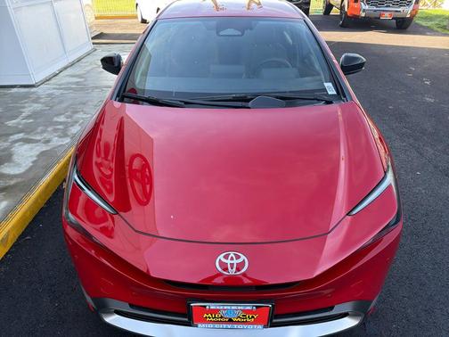 2026 Toyota Prius Plug-In Hybrid SE