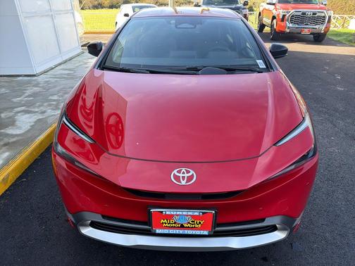 2026 Toyota Prius Plug-In Hybrid SE