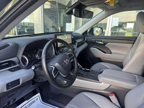 2023 Toyota Highlander Hybrid XLE