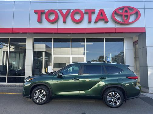 2023 Toyota Highlander Hybrid XLE