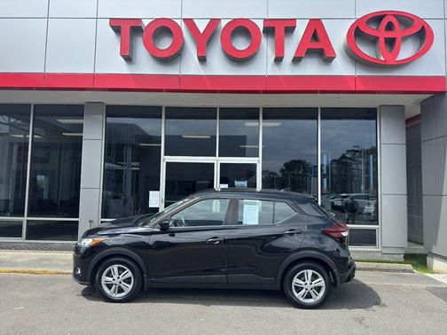Super Black 2021 Nissan Kicks S