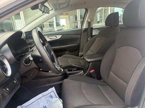 Snow White Pearl 2024 Kia Forte LXS