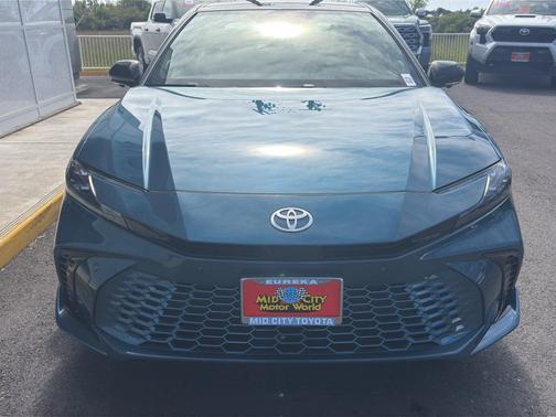 Ocean Gem/Midnight Black Metallic 2026 Toyota Camry XSE