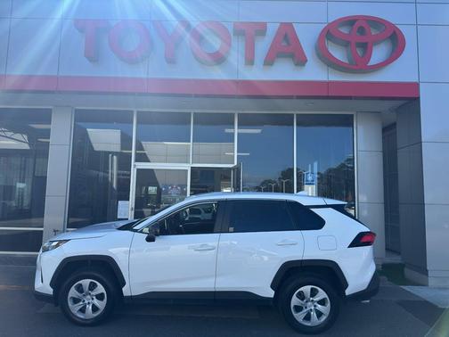 2024 Toyota RAV4 LE