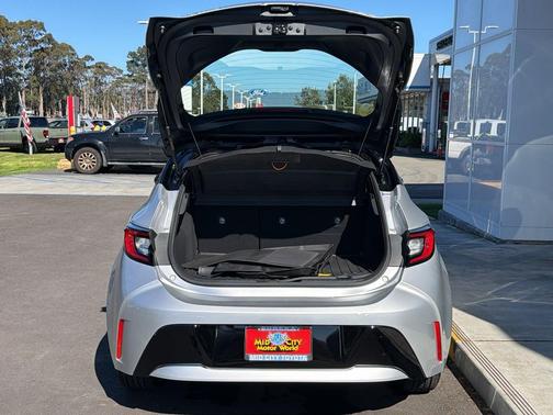 Classic Silver Metallic w/Black Roof 2027 Toyota Corolla SE
