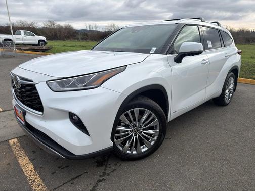 2026 Toyota Highlander Hybrid Platinum