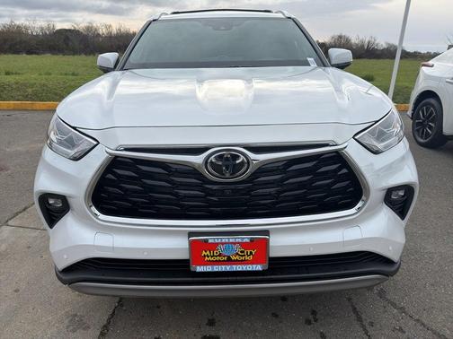 2026 Toyota Highlander Hybrid Platinum
