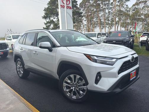 2025 Toyota RAV4 XLE Premium