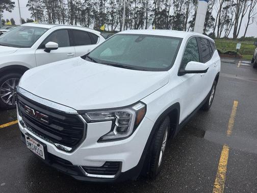 Summit White 2024 GMC Terrain SLE