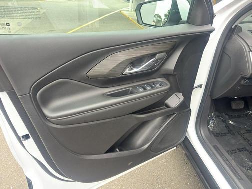 Summit White 2024 GMC Terrain SLE