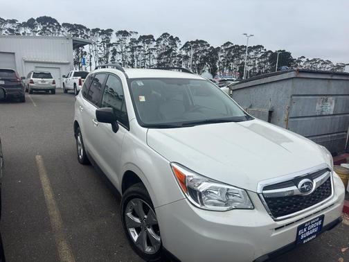 Crystal White Pearl 2016 Subaru Forester 2.5i