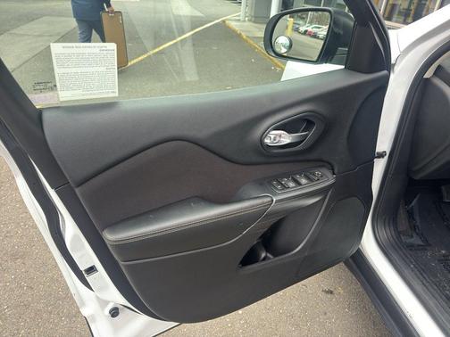 Bright White Clearcoat 2016 Jeep Cherokee Sport