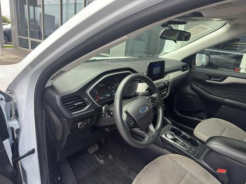 Oxford White 2022 Ford Escape SE