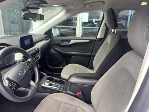 Oxford White 2022 Ford Escape SE