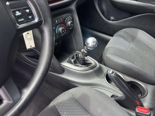 Bright White Clearcoat 2016 Dodge Dart SE