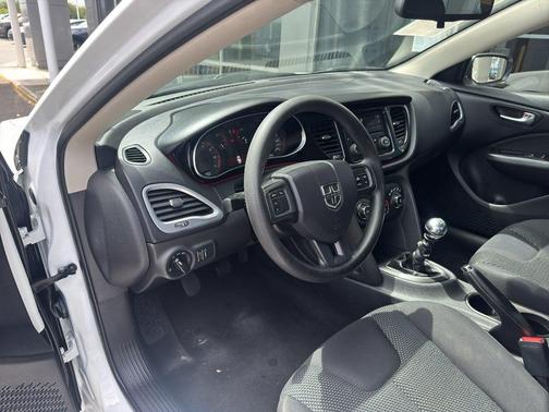Bright White Clearcoat 2016 Dodge Dart SE