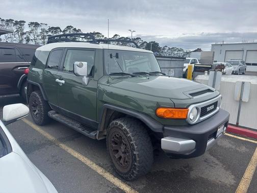 2014 Toyota FJ Cruiser Base