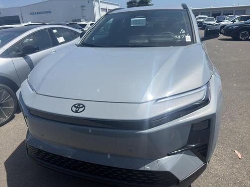 Cement 2026 Toyota C-HR SE