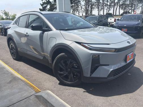 Cement 2026 Toyota C-HR SE