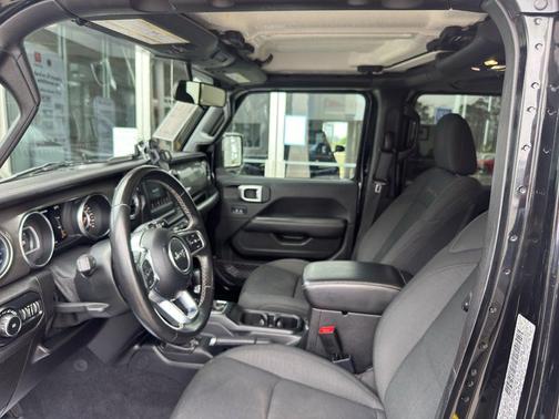 Black Clearcoat 2020 Jeep Wrangler Unlimited Sahara