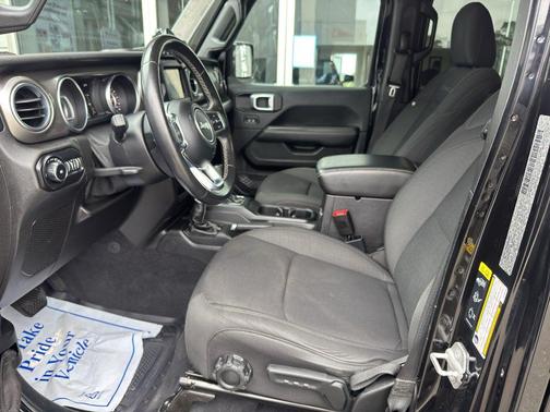 Black Clearcoat 2020 Jeep Wrangler Unlimited Sahara