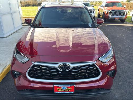 2026 Toyota Highlander XLE