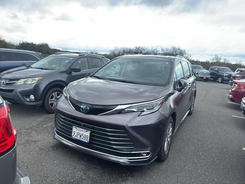2023 Toyota Sienna Platinum