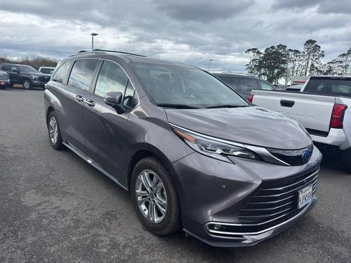 2023 Toyota Sienna Platinum