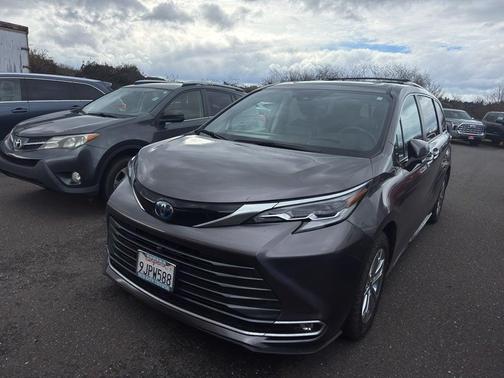 2023 Toyota Sienna Platinum