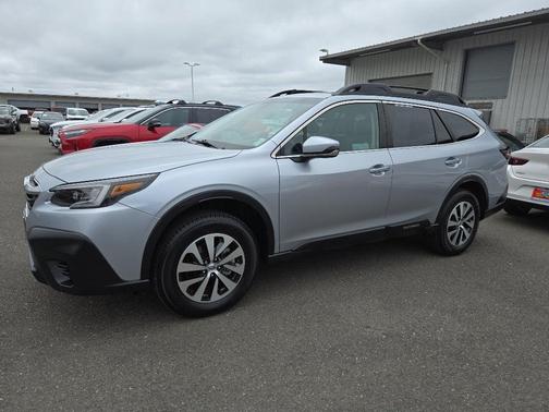 Ice Silver Metallic 2022 Subaru Outback Premium