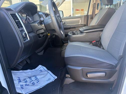 Bright White Clearcoat 2022 RAM 1500 Classic SLT