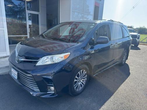 2018 Toyota Sienna XLE Premium