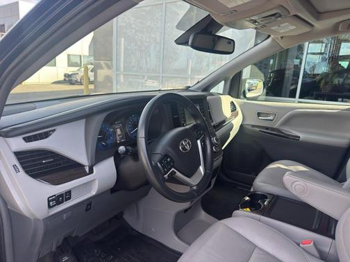 2018 Toyota Sienna XLE Premium