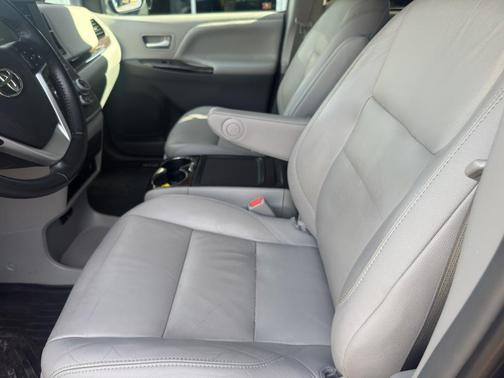 2018 Toyota Sienna XLE Premium