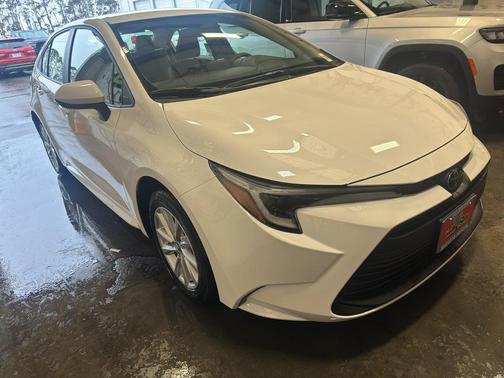 2026 Toyota Corolla Hybrid LE