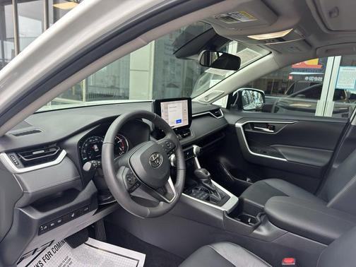 2023 Toyota RAV4 XLE Premium