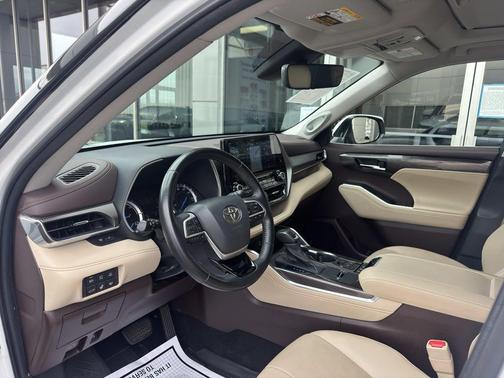 2022 Toyota Highlander Hybrid Limited