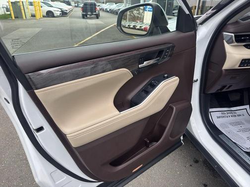 2022 Toyota Highlander Hybrid Limited