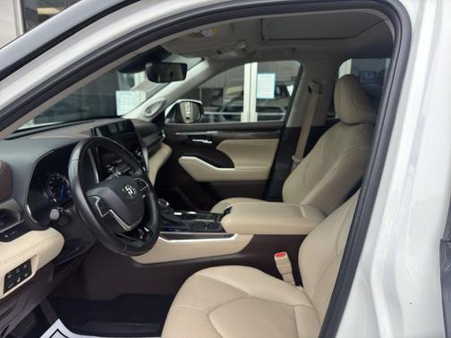 2022 Toyota Highlander Hybrid Limited