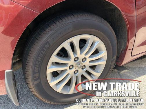 Salsa Red Pearl 2017 Toyota Sienna XLE