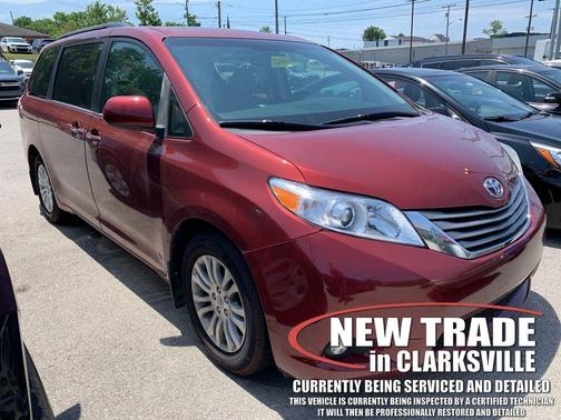 Salsa Red Pearl 2017 Toyota Sienna XLE