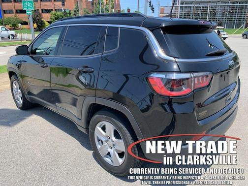 Diamond Black Crystal Pearlcoat 2022 Jeep Compass Latitude