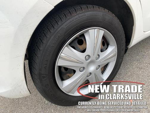 2012 Toyota Yaris LE