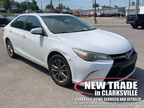 Super White 2015 Toyota Camry XLE